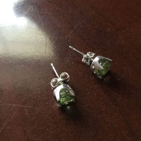 Precious Gemstone Green Peridot Stud Earrings, NEW, Handmade, 5mm, Sterling Silv - Picture 4 of 5